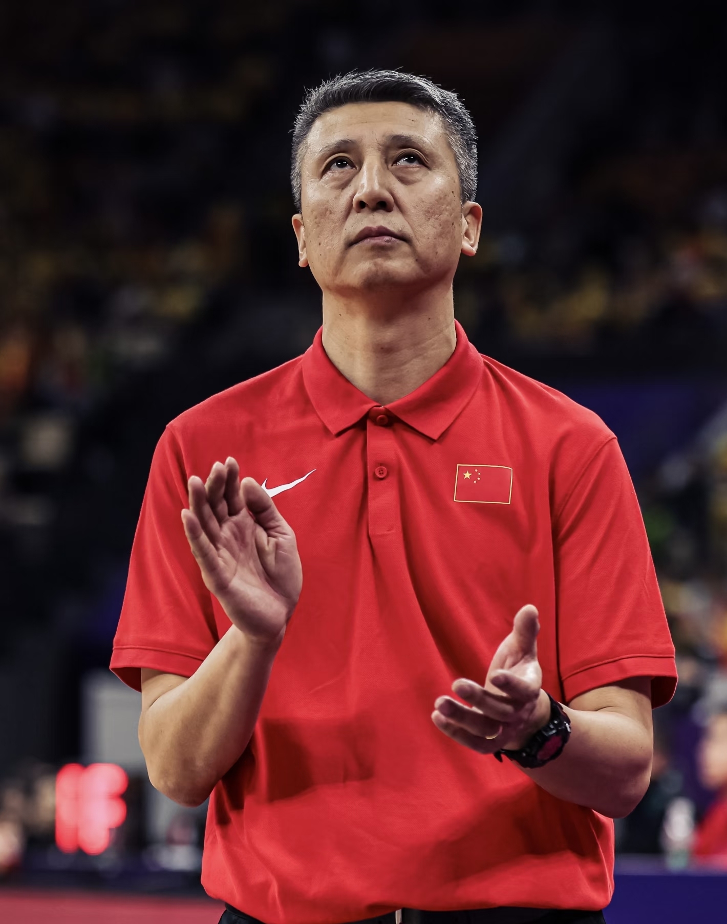 听话，从来都不等于执行力。

为什么球迷争议不断、亚运成绩低迷，郭士强依旧稳坐男篮主帅位置？
 
真相根本不是执教能力的问题，而是立场和身份的区别，圈内这层关系，才是男篮最真实的现状。
 
整个CBA联赛的俱乐部老总，私下几乎都不喜欢郭士强。
 
原因特别现实：
郭士强太听篮协安排。
只要国家队需要