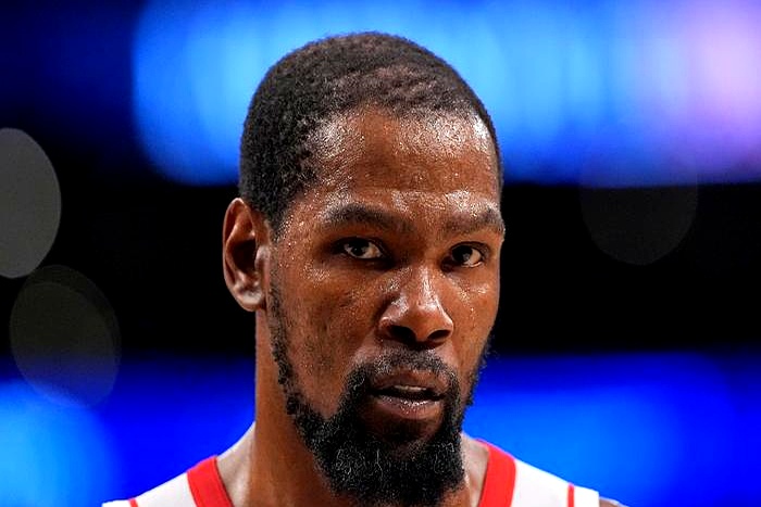 常规赛打满78场，上场时间联盟第二，这身体够铁人了吧？    38岁的...