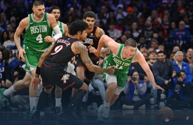 不得不承认，凯尔特人队的建队思路相当稳健！同样是签下大合同，绿衫军阵中...