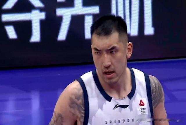 全面崩盘！山东男篮七大硬伤扎堆爆发，高开低走不是运气差，是全方位出问题...