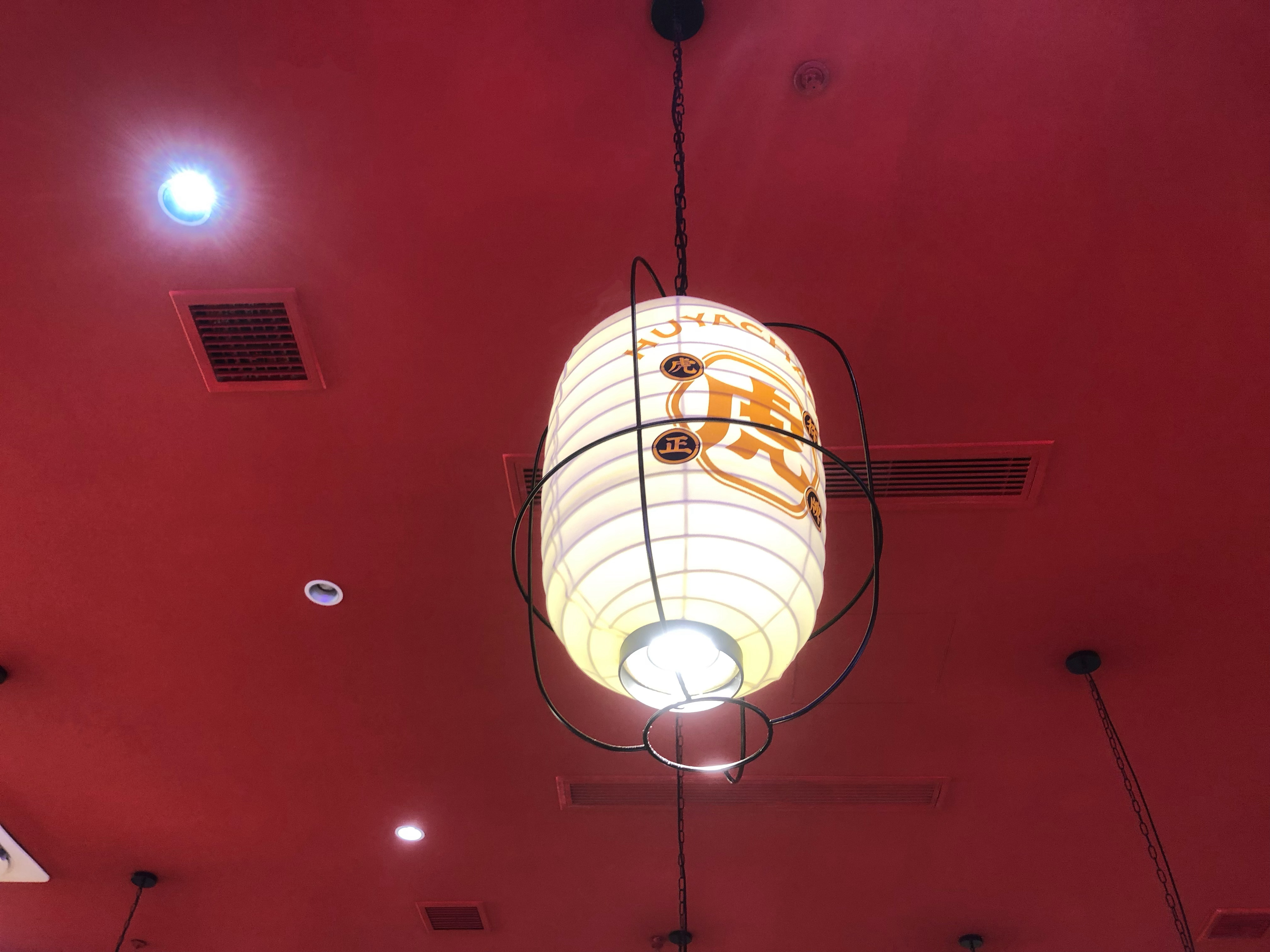 一组对比。

2022.6.19，btc第一次跌至1.7w美元；
11.22，绝对底部1.5w；
时隔53日左右，2023.1.15重回2w震荡整理。

随后开启了3年温和而坚定的牛。

2022美股跌了一整年，标普500科技-35；
2022.12，chatgpt横空出世，开启AI革命元年；
2022.12，美联储加息从75、75、50开始降低幅度。

同理，
2026. ​