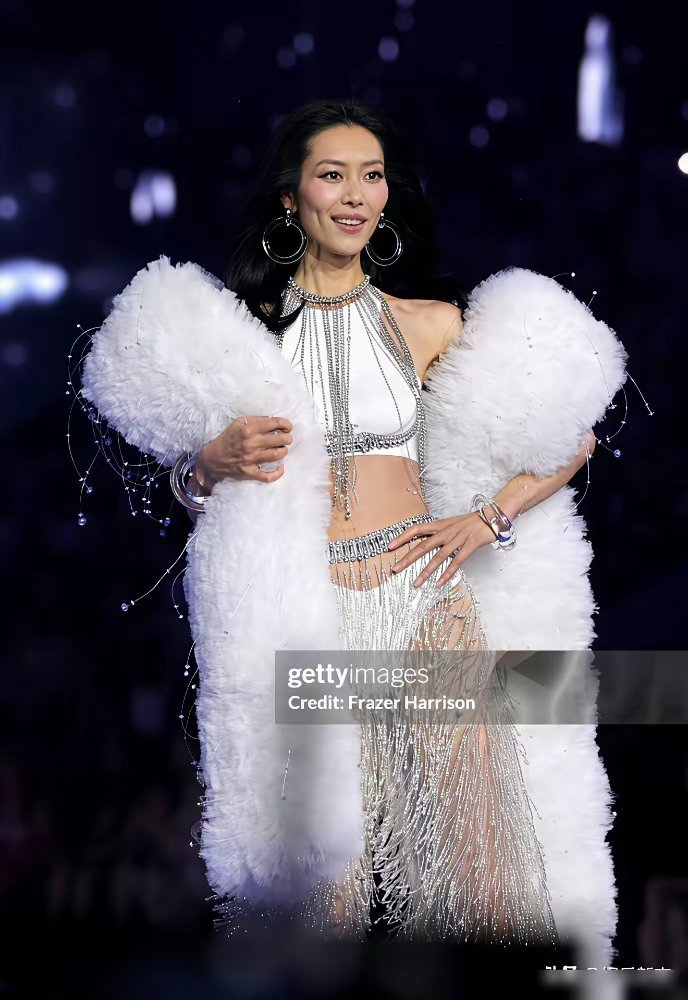 维密大翅膀代表什么
​维密对奚梦瑶和刘雯一直都是这样，奚梦瑶就算摔倒，维密高管对她都是夸夸的，喜欢一个人和不喜欢一个人没有原因…​​