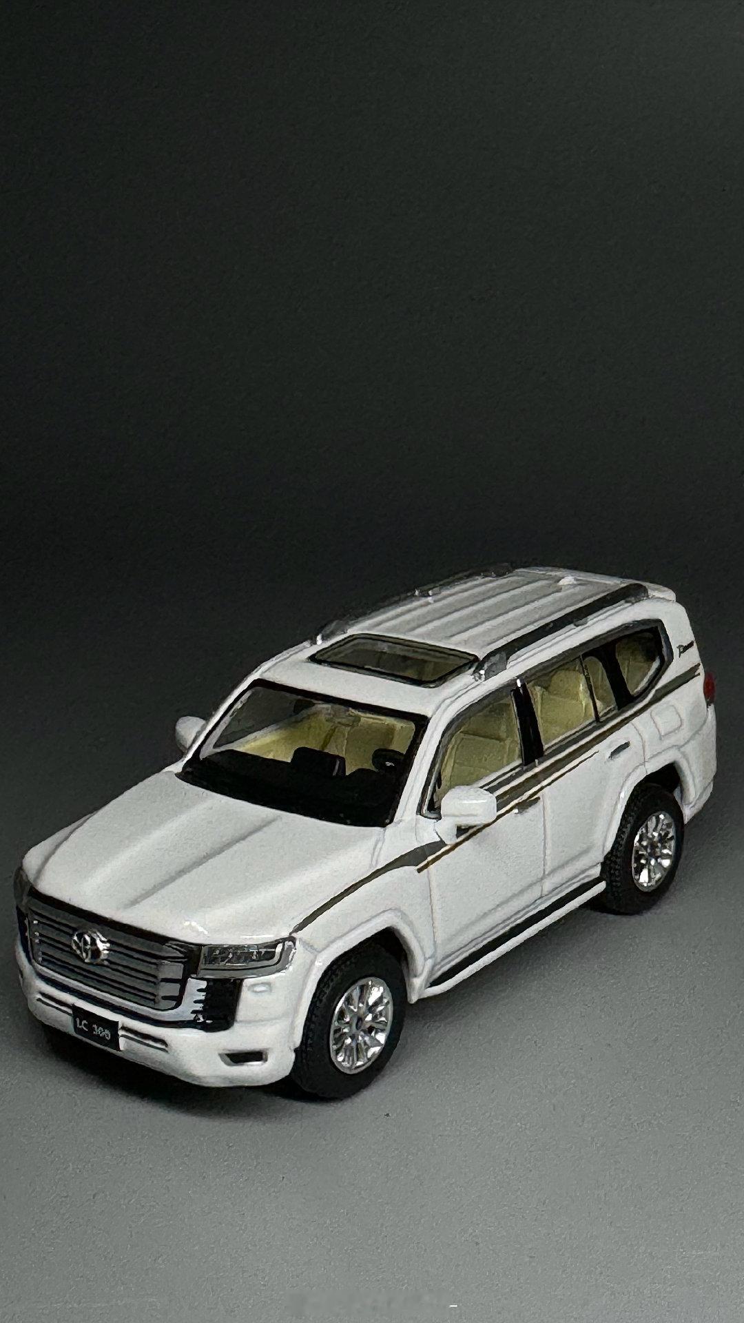 #汽车模型[超话]# 
凯迪拉克凯雷德
揽胜
兰德酷路泽Lc200、Lc300
雷克萨斯Lx570、Lx600
/
都是我巨爱的大尺寸suv。 ​
