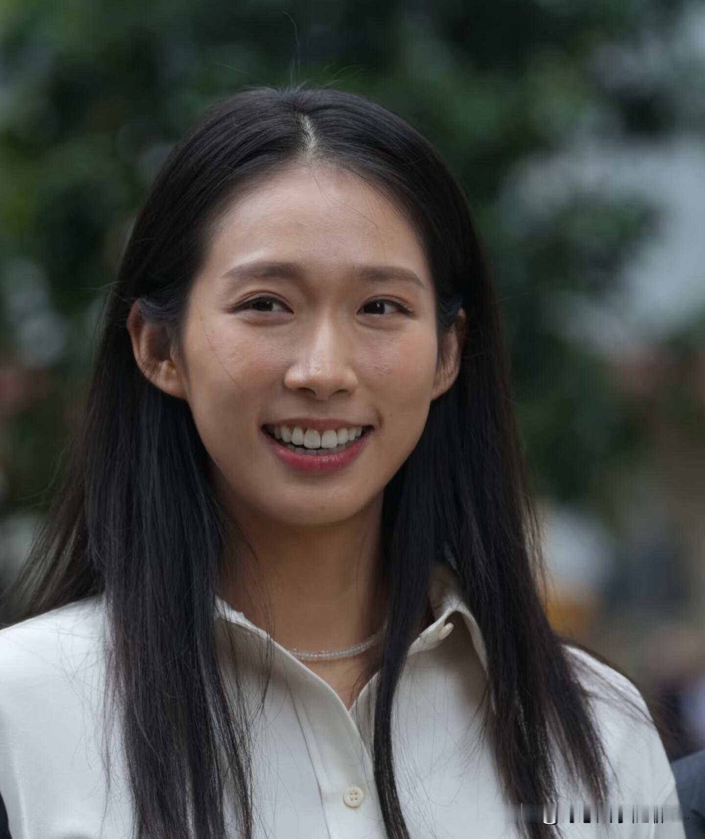 这一位奥运冠军的素颜照真漂亮，第一眼看上去有点像女明星林志玲，再看还有...