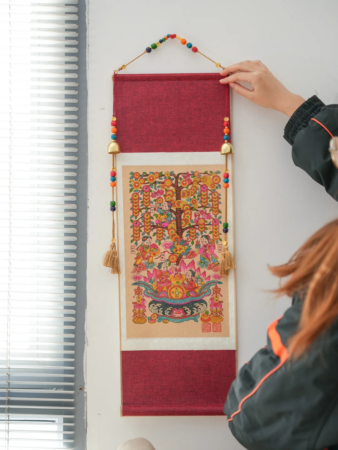 求求你现在挂上年画卷轴，再晚就没机会了