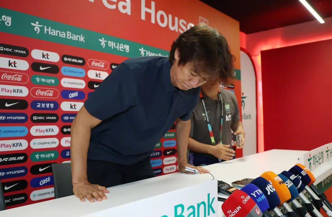 韩国从世界杯“耻辱性”出局后，韩国总统李在明将国家队出局归咎于韩国足协...