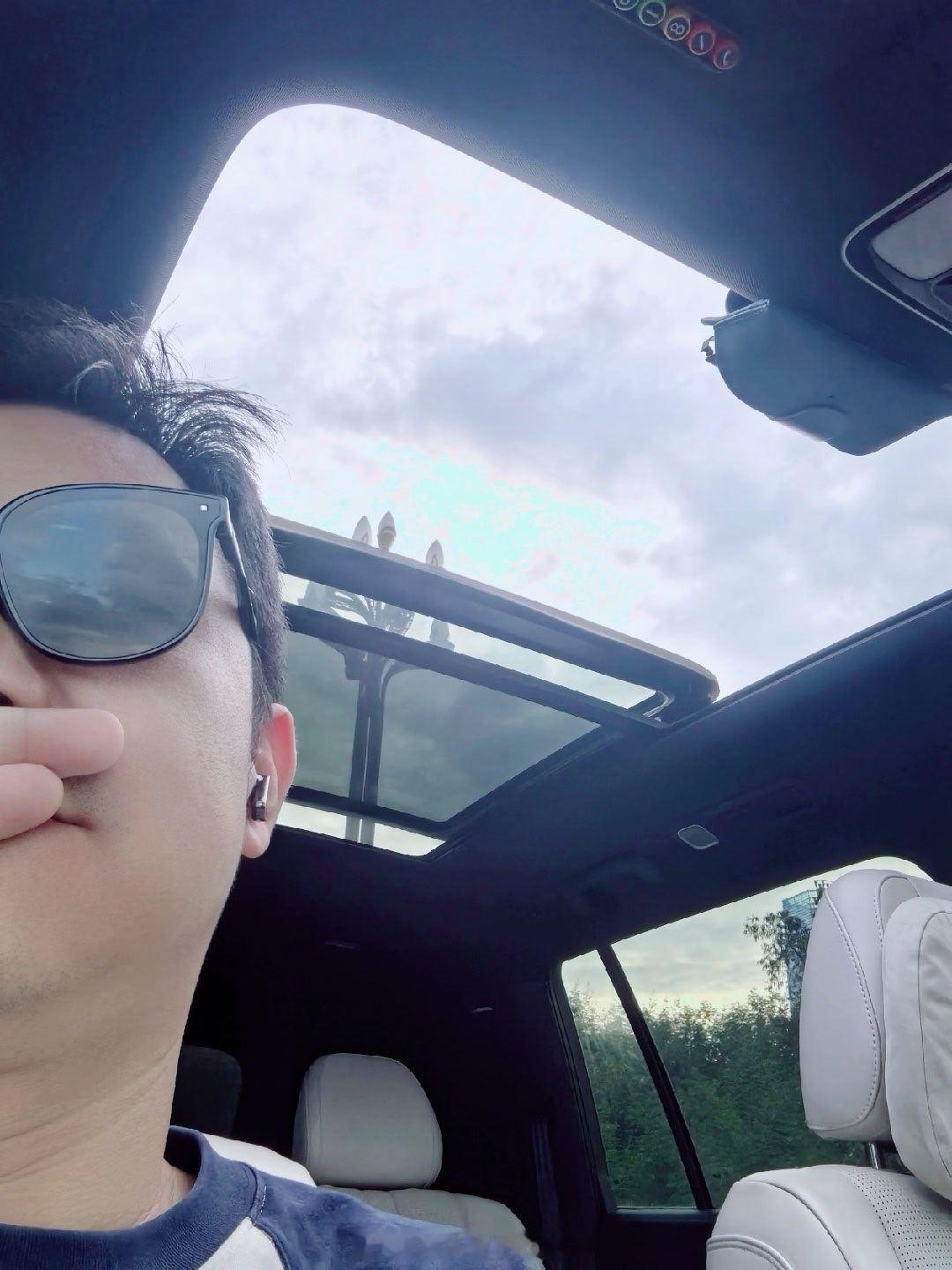 理想终身质保接力政策今年底到期，反倒释然。
不再被权益绑架换车意愿，回归车辆工具本身。
绝版天窗，正常使用，问题交由厂家承担。
用车，本该简单 ONE 点。#理想汽车[超话]# ​