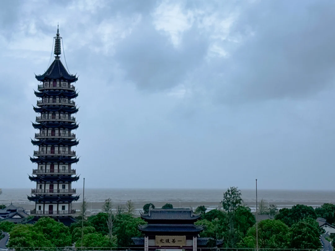 台风‘巴威’前的奉贤海滩