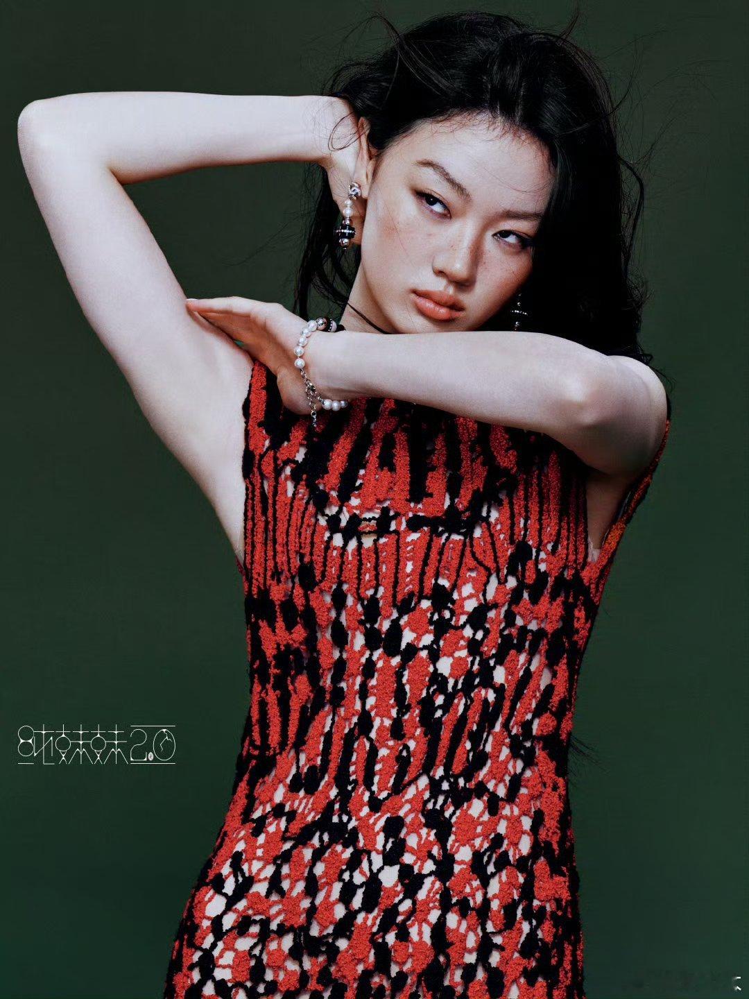 #单依纯[超话]#很高级的 一组成衣 ​