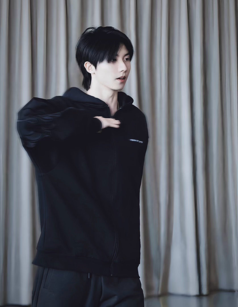 认真的冷男最帅 ​