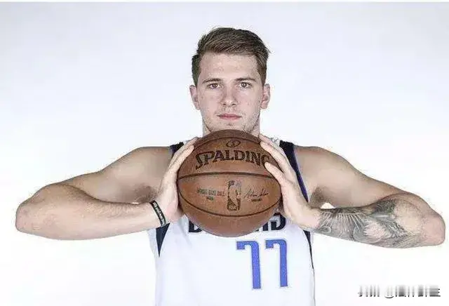 杨毅:快船5场内解决独行侠。 王猛:快船5场内解决独行侠。  两队第四...