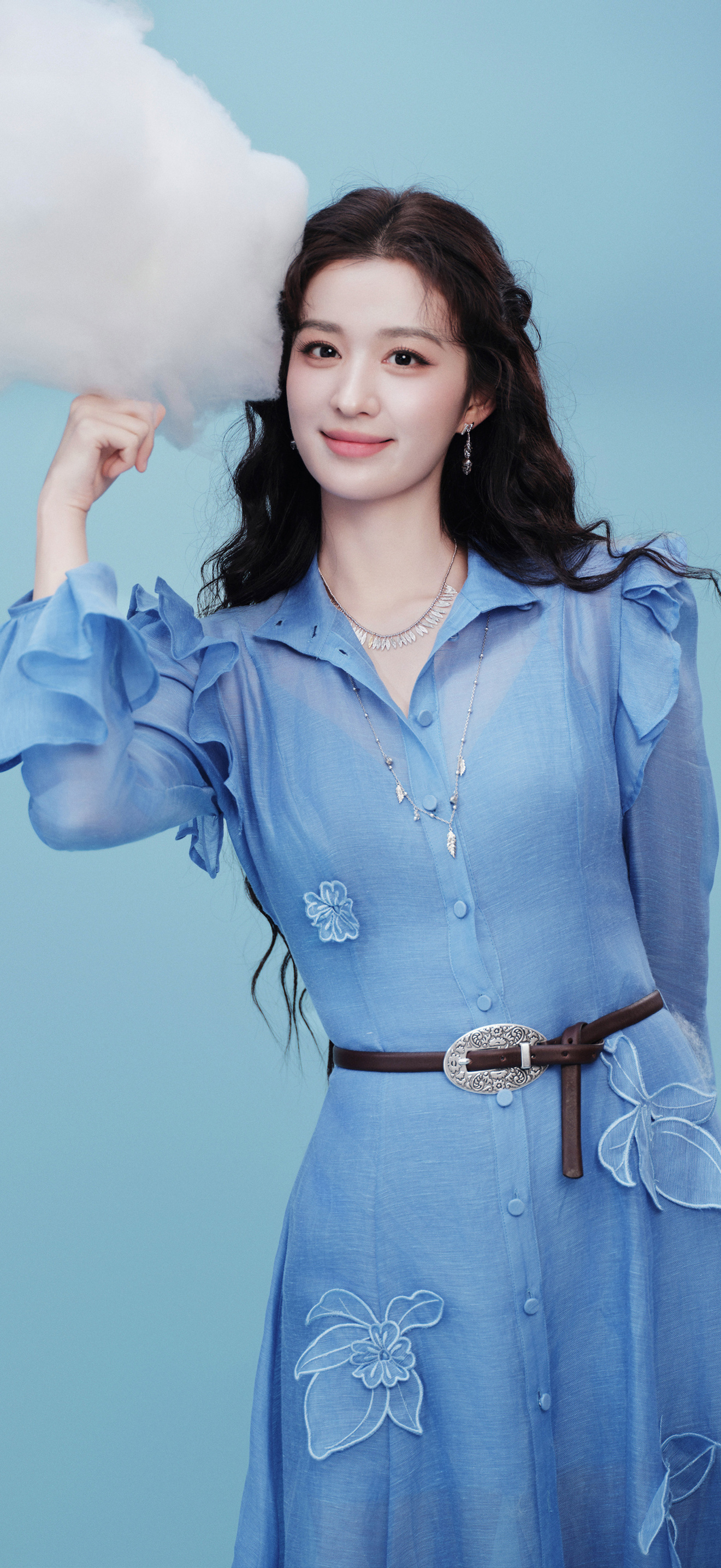 王楚然壁纸  揽一片云朵，收藏蓝色浪漫💙
#王楚然# ​