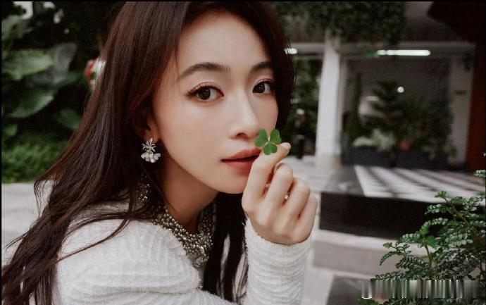1.胡歌的张居正快开机了，这部算是这两年投资最大的项目了，一个平台消化不了，到时候会多平台联播，也算任务剧了。 
 
2.刘昊然和董子健每天都在续火花，就算出国也雷打不动必须续上。 
 
3.刘美含拍的一部戏播出的时候发现自己戏份几乎被删没了，只保留三分之一。 
 
4.吴谨言在成都做活动不说普通话 ​