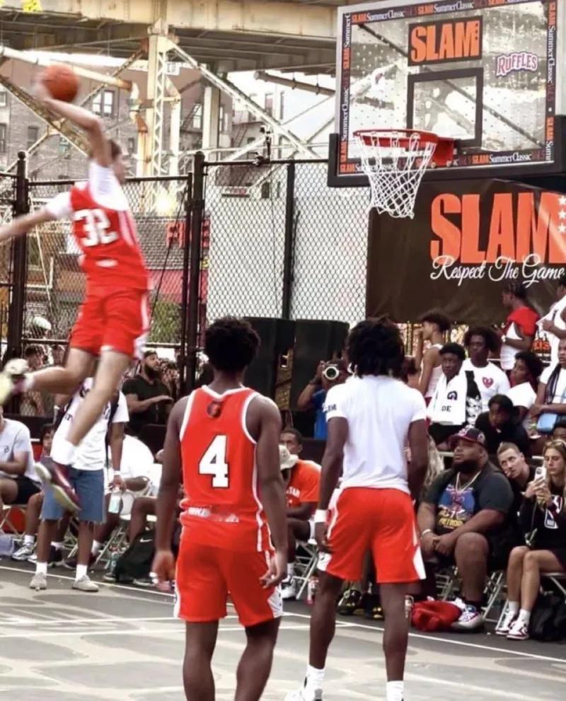 天赋如何？弗拉格在洛克公园“平框飞扣”！  目前弗拉格还没有公开的体测...