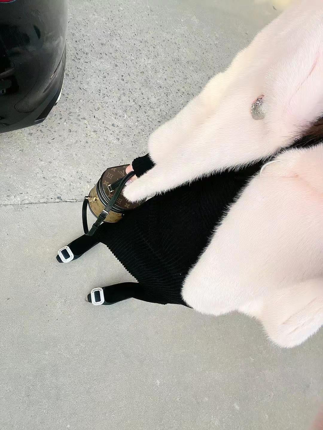 成熟女人的三大标志:穿貂，买黄金，听凤凰传奇