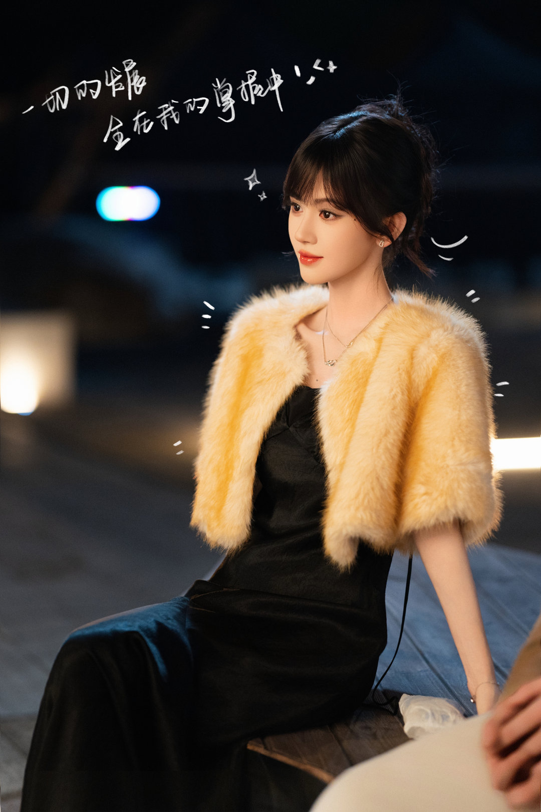 #鞠婧祎[超话]# 💐 #鞠婧祎苏绿夏# 今天也在认真上班——执行者苏绿夏日常已成功上传！高效是她的常规操作，有趣才是隐藏皮肤✨ ​