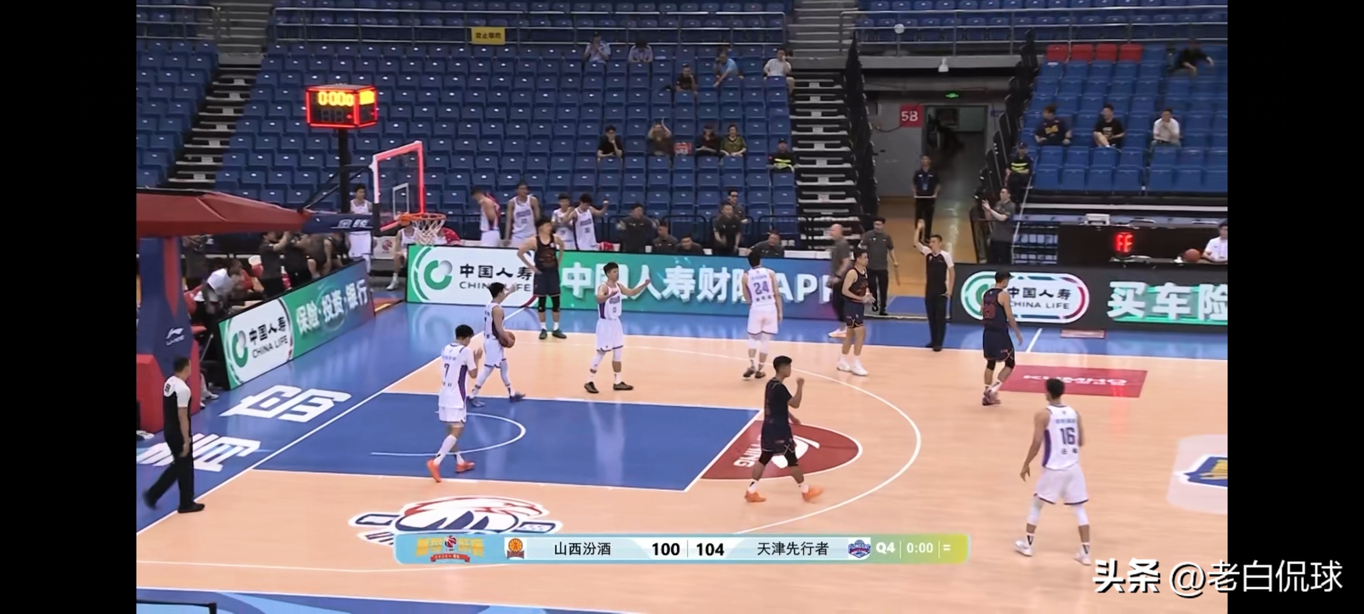 山西汾酒男篮阴沟翻船……
     今天中午13：30分，CBA2026·夏季联赛青岛站的比赛继续进行，由山西汾酒男篮VS天津先行者。
      本场比赛，双方都打出了自己的特点。山西汾酒男篮依靠内线优势，带动外线。而天津先行者男篮，以快为主，依靠三分球紧咬比分。最终，山西汾酒男篮还是以100：1