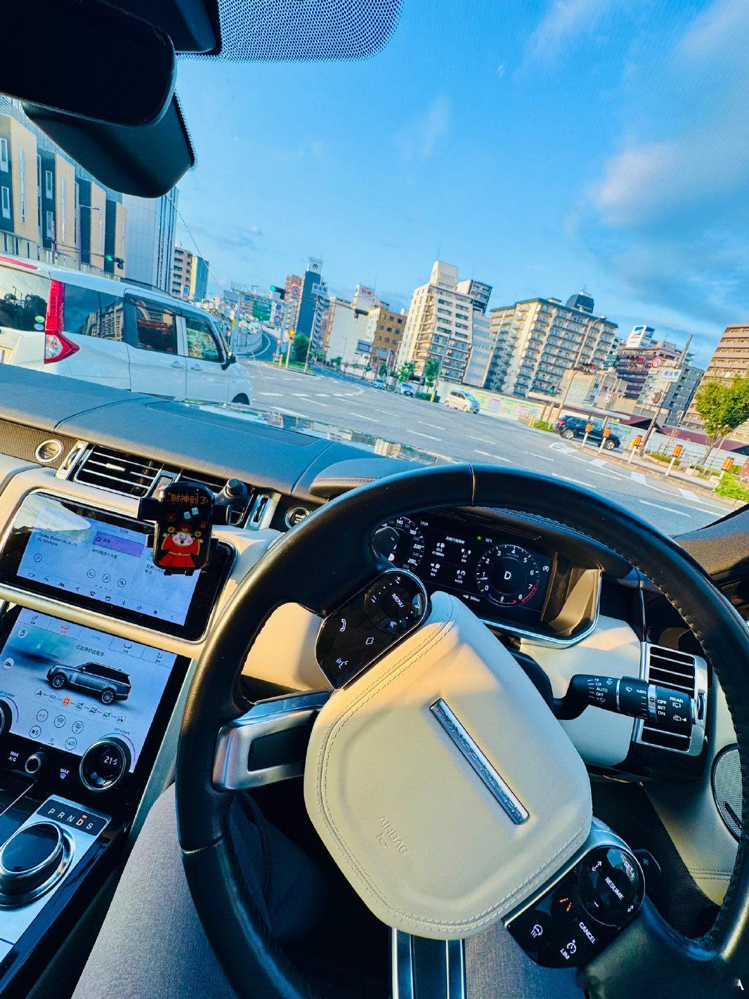 剛好路過，剛好陽光很好☀️
#生活手记##路虎揽胜##汽车##情感语录##我与汽车的日常# ​