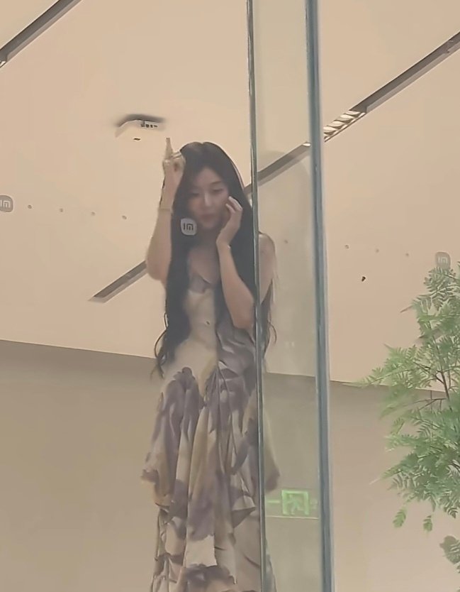 这是哪位小姐姐？呀，原来是小米18 Pro体验官孙千，真美！ ​