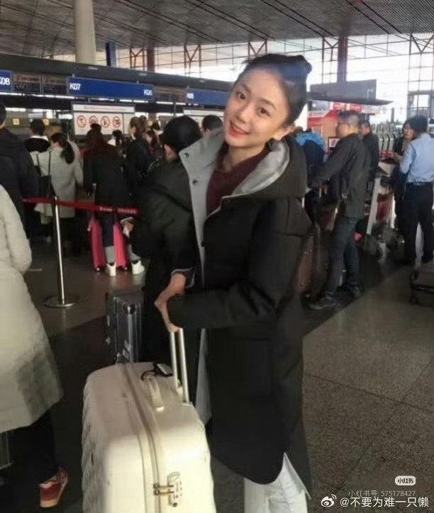 冯禧早期原来这么漂亮吗
难怪能嫁给自己偶像 ​