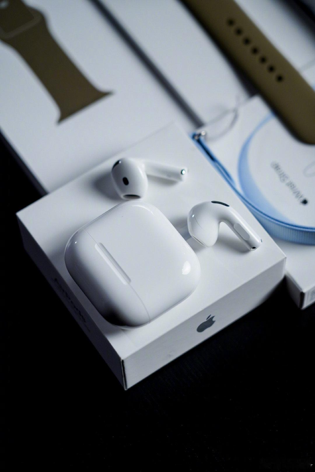 iPhone 18 Pro系列在影像、性能和续航等方面都有提升；AirPods 5加量还减价，加持主动降噪；Apple Watch Series 12全新健康感测系统实用性拉满#杨幂李现同框# ​