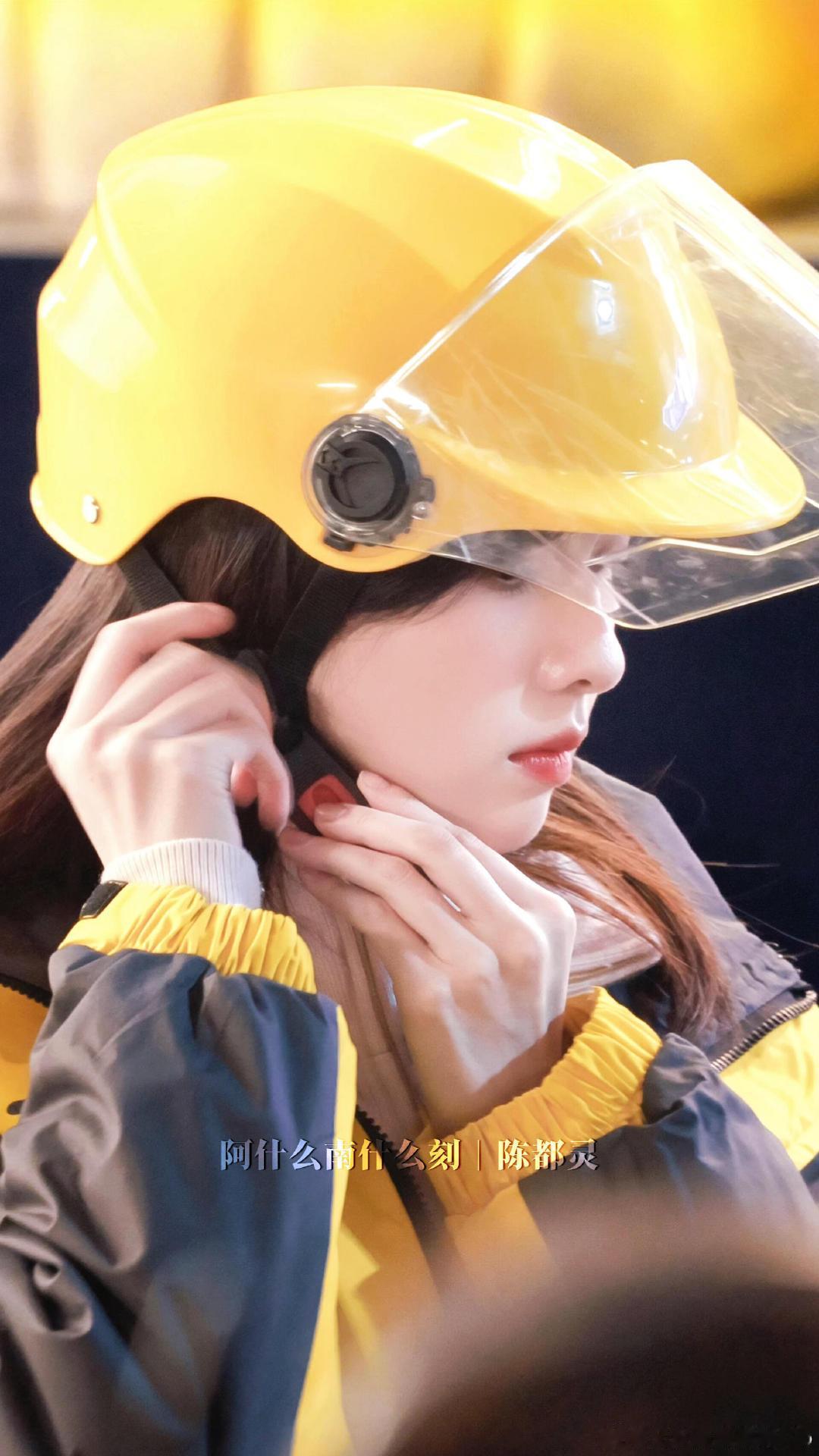 陈都灵主演的《翘楚》《月鳞绮纪》双双入围2026中美电视节，两部女主剧同时获国际认可，她正处在作品密集产出的上升期。  从“配角出圈”到“一番扛剧”，三年完成转身陈都灵近期的核心状态是：作品积累进入集