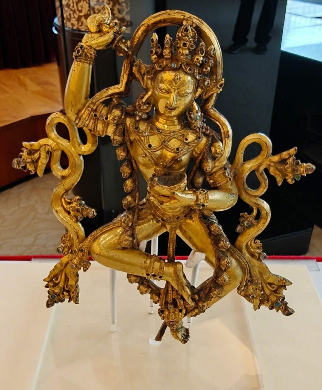 美国本周三归还了58件中国文物、艺术品和古生物化石，其中包括来自中国北部山西省天龙山石窟的一尊菩萨像，该石窟一个多世纪前被掠夺并丢失在海外。 ​