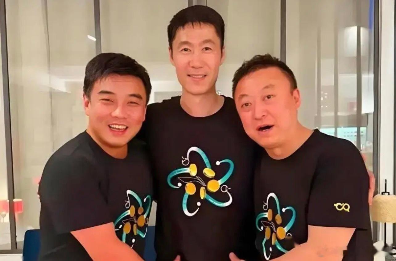 #王励勤决定国乒封闭集训一个月# 瑞典大满贯刚打完，王励勤的决定就来了，上海集结，为期一个月的封闭集训。
距离9月19日名古屋亚运会开幕，正好一个月。有人说封闭集训是保守、是退守。要把男队丢掉的东西找回来！王楚钦身上担子很重。王励勤时代也刚到来，亚运会是第一个大考，两年后的洛杉矶奥运会 ​