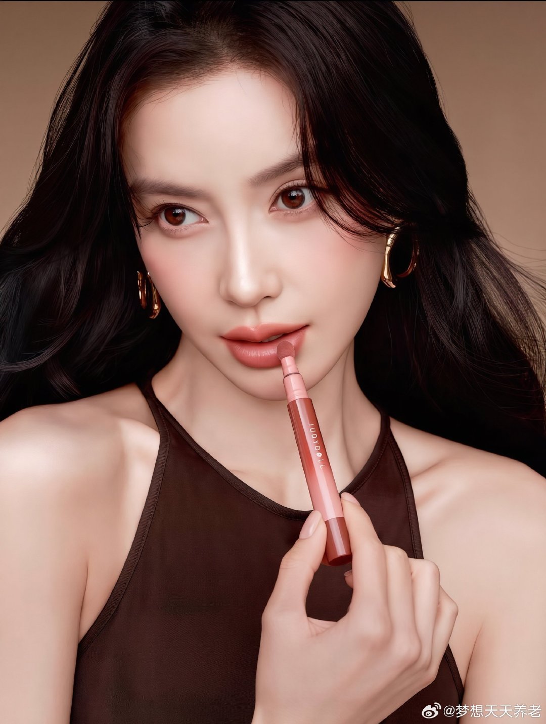#angelababy[超话]#  [打call] #angelababy# 

一叶绽放一追寻，一花盛开一世界，一生相思为一人。

​