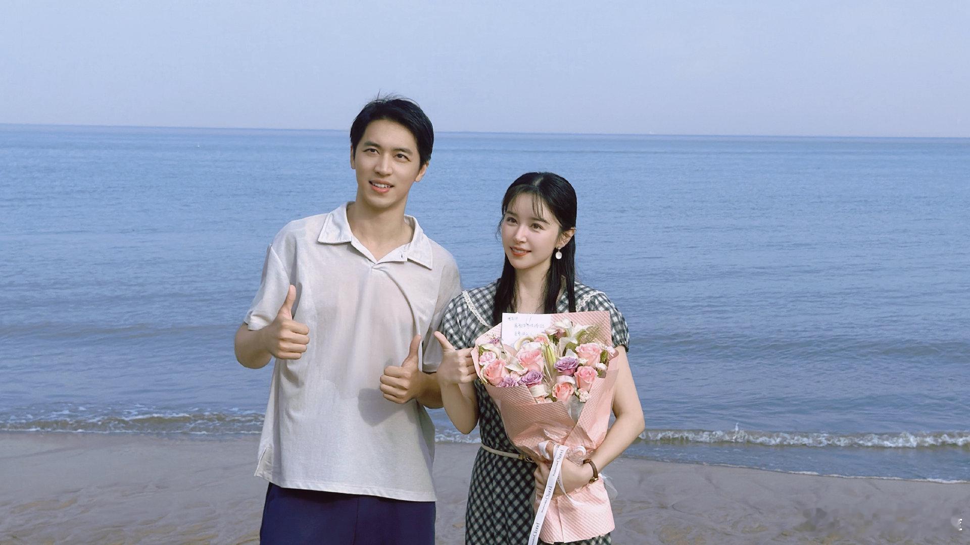 阚清子#阚清子[超话]# 在美丽的海边杀青，
陆漫兮因你的精彩演绎而真实立体。
​
