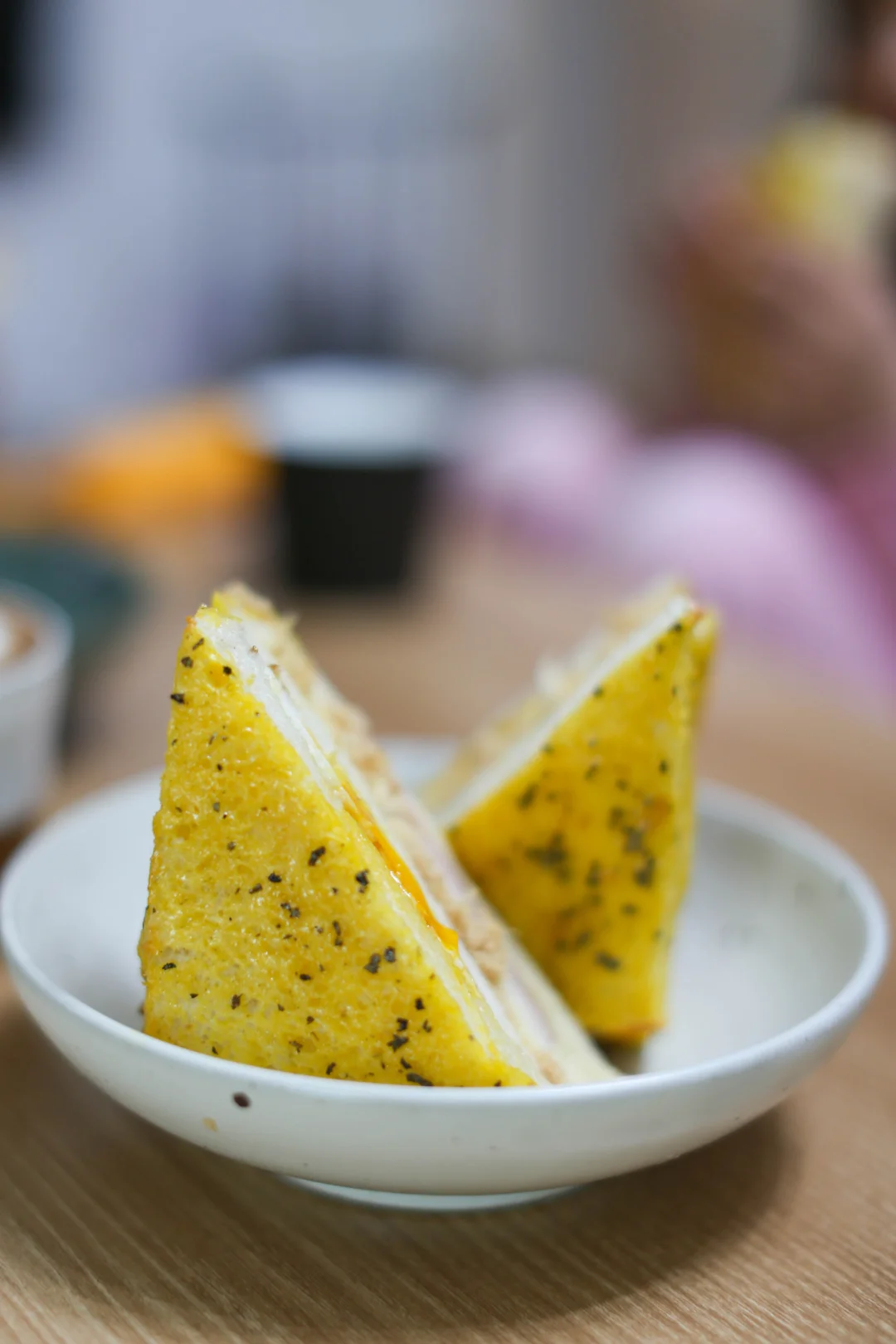 芝士火腿肉松鸡蛋三明治，咸甜交错口感丰富