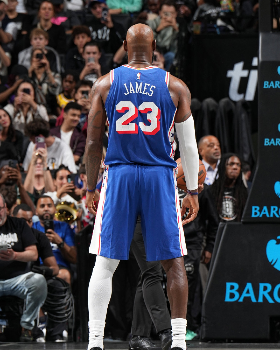LeBron James

#詹姆斯直升机协议遭调查# ​