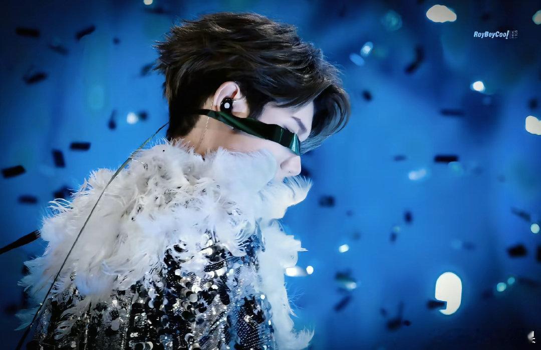 #王源[超话]##王源宇宙超级无敌大大狂欢巡演##共绘王源的狂欢轨迹# ​