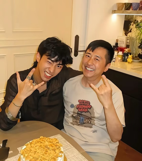 庾澄庆说看儿子恩利直播像做贼