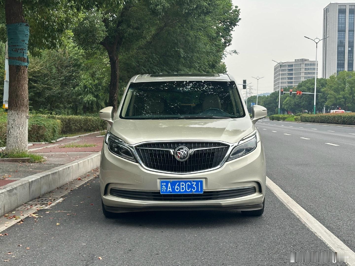 🚗最新到店
2018年#别克GL8ES 南京本地车 全车几乎原版，车况好，里外透新，开起来丝滑！家用商务不二之选，价格冰点，错过不知道什么时候可以收到如此之新的GL8 E S了！喜欢您来  7.88万💰  ​