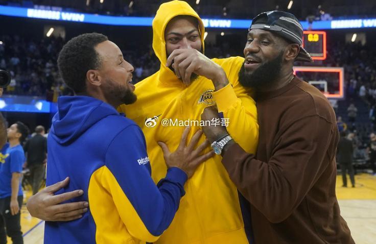 今天美国著名体育评论员A·史密斯和ESPN名记Shams参加了《Ste...