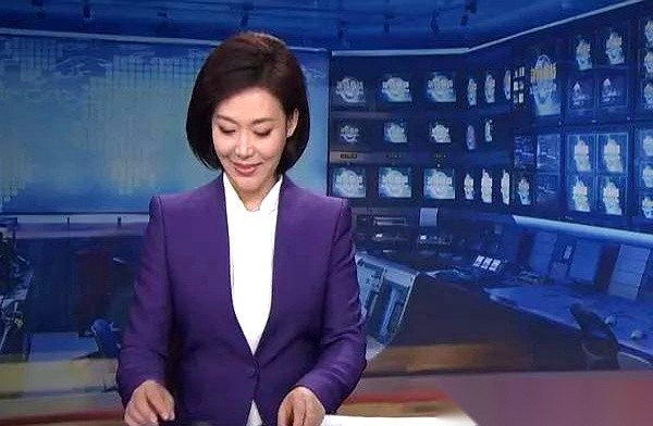前不久，中国移动向全球抛出了一套名为Open-RAIL的开源底座，这等于是直接给全世界造机器人的圈子，砸下了一本新的通用说明书。
在这之前，想给一堆冷冰冰的铁壳子装上一个聪明的AI大脑，根本不是插根线那么简单。
脑子里转一个念头要等好一会儿，下面金属结构的反应却快如闪电。两边的节奏完全搭不上脉。只要
