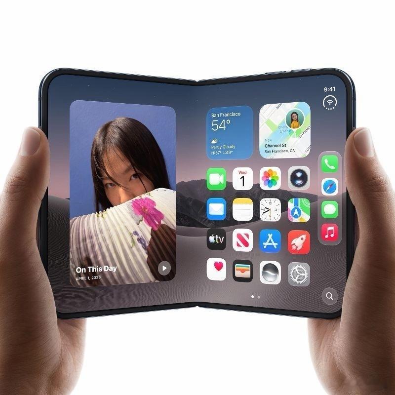 苹果正式开放iPhone Duo应用适配提交通道，开发者可以借助新版Xcode完成双屏UI调试，为新机做好软件准备。这意味着苹果折叠屏生态正式进入落地阶段。内外屏无缝切换、分屏多任务、平行视窗等新交互，都需要开发者重新打磨界面逻辑，不再只是简单拉伸画面。优质应用的同步适配，才能充分发挥大屏折叠形 ​