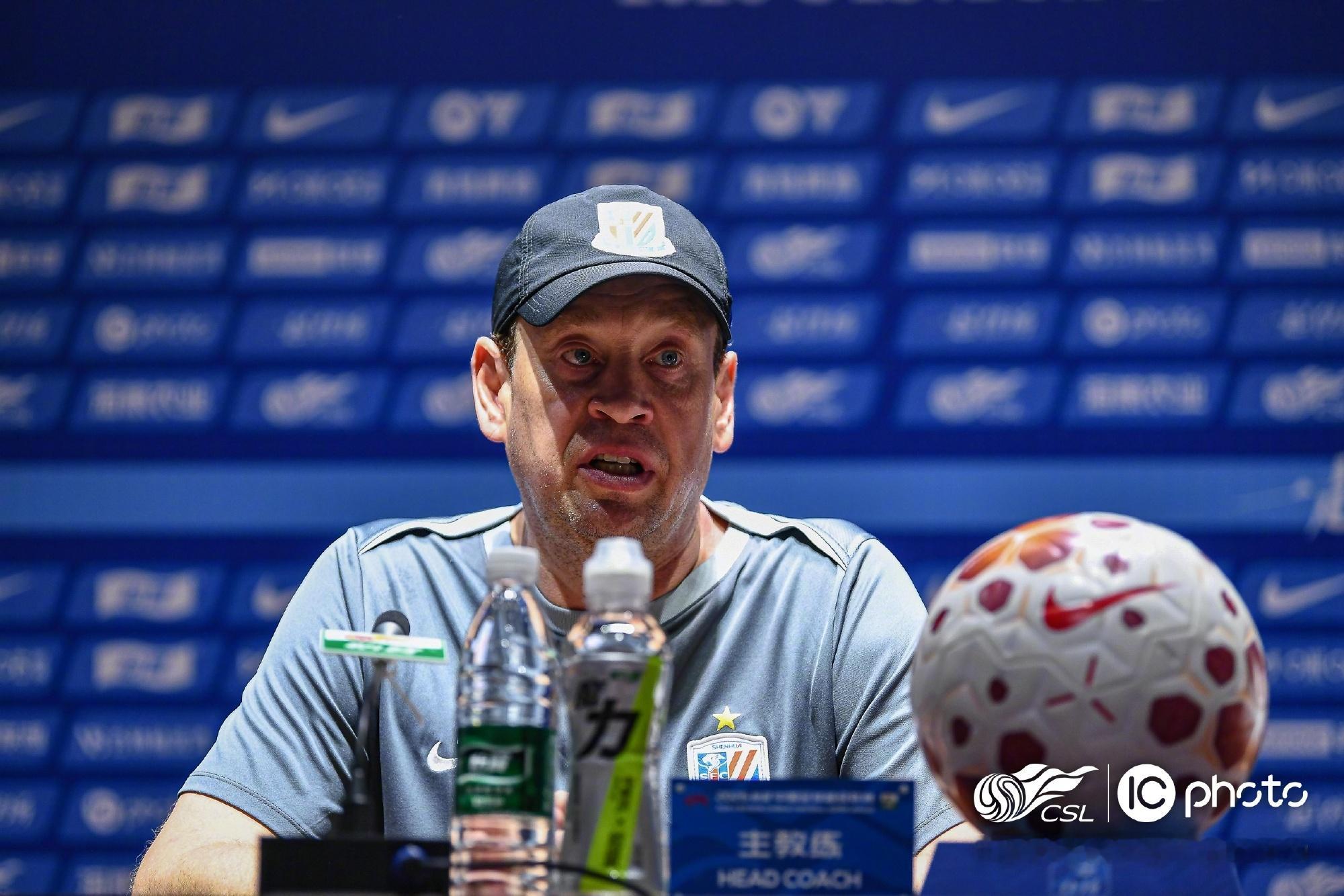 2026怡宝中超联赛第21轮：辽宁铁人 VS上海申花 赛后发布会 斯卢...