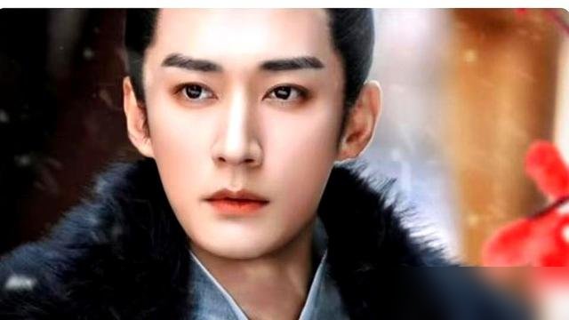 跟亲嫂子演母子？刘学义这场戏，片场差点没绷住。
《兰香如故》热度破了33491，直接干成2026年剧王。但拍戏时，他管只大自己7岁的孔令美叫“娘”，浑身别扭。孔令美也尴尬，俩人一对视就笑场，导演喊卡喊到嗓子冒烟。
后来刘学义干脆躲着孔令美走，不聊天不对视，硬把自己憋进林锦岐那个壳子里。结果戏一播