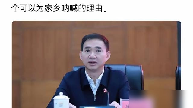 永州队又夺冠了，4比2逆转益阳那场，客场把主场球迷打没声了。
湘超现在火成什么样，241万人挤进场子看球，带飞136个亿的消费。但永州人一呐喊，就被骂“太狂”。
这帮人怕是忘了，永州当年把造纸厂关了，汽车厂搬了，卷烟厂也让出去了。全省搞工业布局，永州让得干干净净。
几十年没人提这茬。如今一帮踢