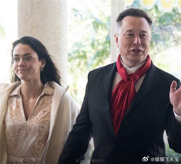 马斯克与相伴多年的高管女友希冯·齐里斯近日被曝出一周之内“断崖式分手”，女方发文称毫无预兆，并公布了分手前两人仍在互道“爱你”的短信，引发热议。 一、分手核心：女高管亲述“一周内从相爱到放手”- 分手