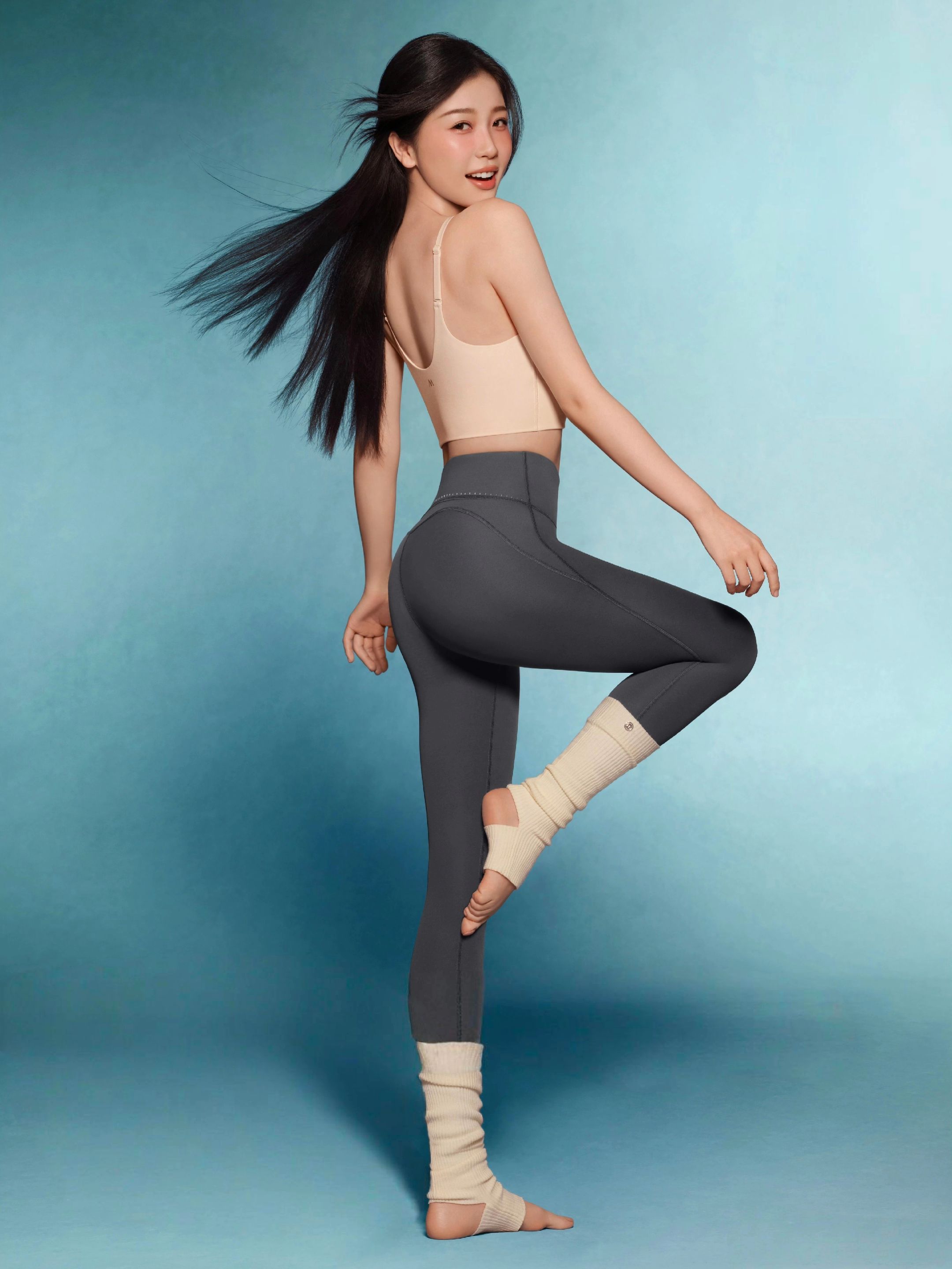 虞书欣瑜伽风造型，性感又活力！ 宝子们，虞书欣这组瑜伽造型太惊艳啦！浅...