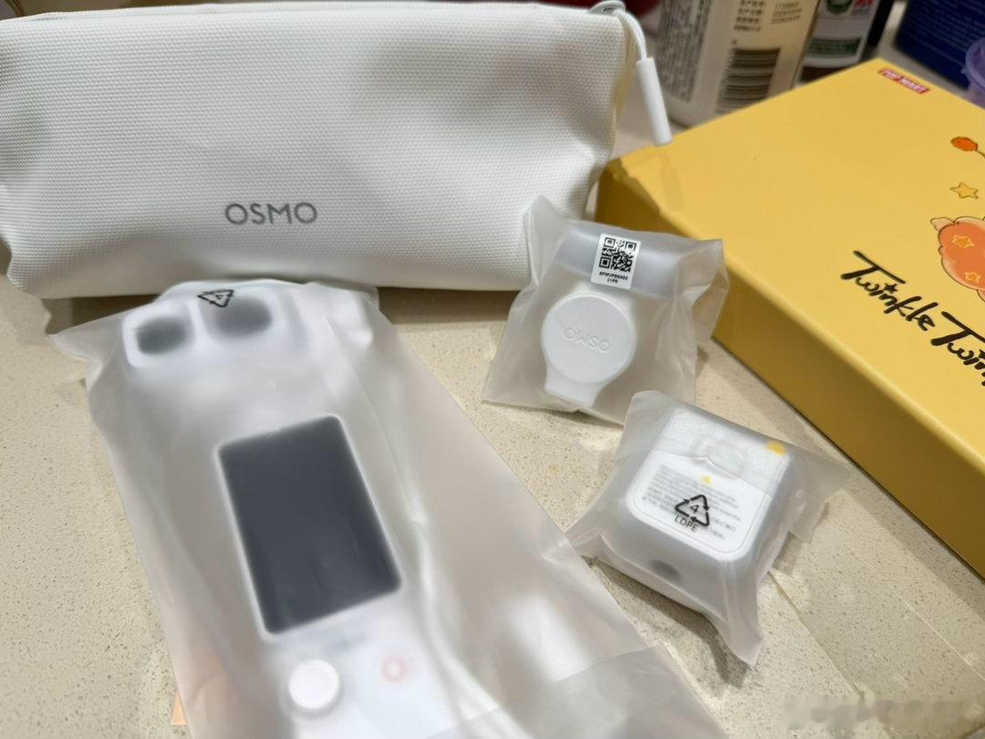 别人城市都卖套餐了……我们这只有标准版……先买了，毕竟马上就要去拍Henry啦！！！最近要认真学习了！！#大疆[超话]# ​
