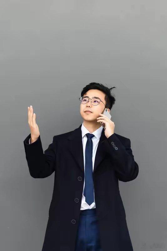马斯克唯一低头佩服的人，不是巴菲特，而是这位华人学霸全球最狂的马斯克见...