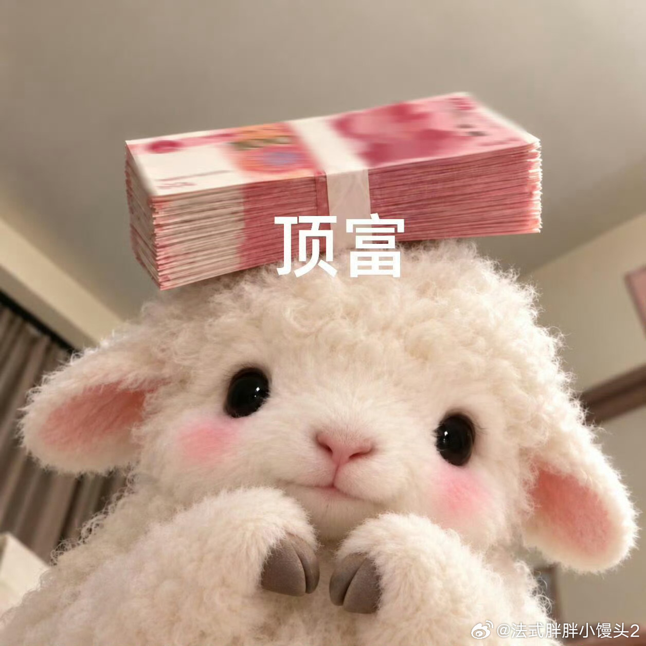 看到一个博主的观点很贴合我的想法“持有黄金 不是为了看涨黄金 而是给未来十年买保险”黄金最大的价值不是赚钱 而是防错。黄金本身就是资产 在未来它可以抗通胀 黄金的流通性极强。不过！黄金能避险 但绝对不是无风险！上面所有的话取自抖音博主：Darling凯文Kevin而且实体黄金很适合存不住钱的宝，东西买来了就当钱扔了（每次我都这么想 过阵子再看到又会想原来自己这么富有！）20-22年陆续购入不少黄金（当时买黄金的想法仅觉得饰品好看 还能变相存钱）23-24年被骗钱最难的时候 无数次想过卖黄金换钱，存的金首饰可以快速平账 每次幻想一遍让大脑高潮一下🧠，最后抗住了没卖（黄金是最后的底线，也是最后的底气）所以现在想着存实体黄金的原因就是为了给将来抗风险贝贝们也要存起！！！恋爱恋爱plog