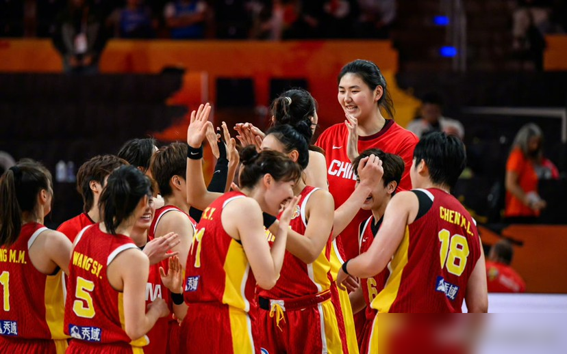女篮世界杯，八强席位已决出6席
1、美国女篮🇺🇸，小组第一直接晋级
2、法国女篮🇫🇷，小组第一直接晋级
除了这俩巨头，匈牙利和德国也通过附加赛顺利拿到了门票。最让人大跌眼镜的，是日本女篮，直接被世界排名第19的匈牙利队84比63打爆，狂输21分提前回家。
这场球日本队引以为傲的三分球33投才