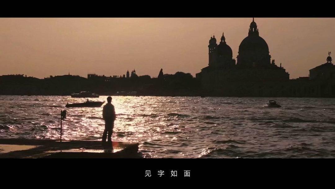 #王彦桐荣耀新片看哭每个离家的人#看了王彦桐的这一支片子。最直接的感受是，那个在电影院看着他们的故事，哭得不能自己的自己。好像被温柔托住了。

这么细腻的叙事节奏，娓娓道来的潮汕话。恍惚间还以为自己在看电影的片段。但这一次这么细腻的画面不是来自胶片，而是来自一部手机。——荣耀Magic9 P ​