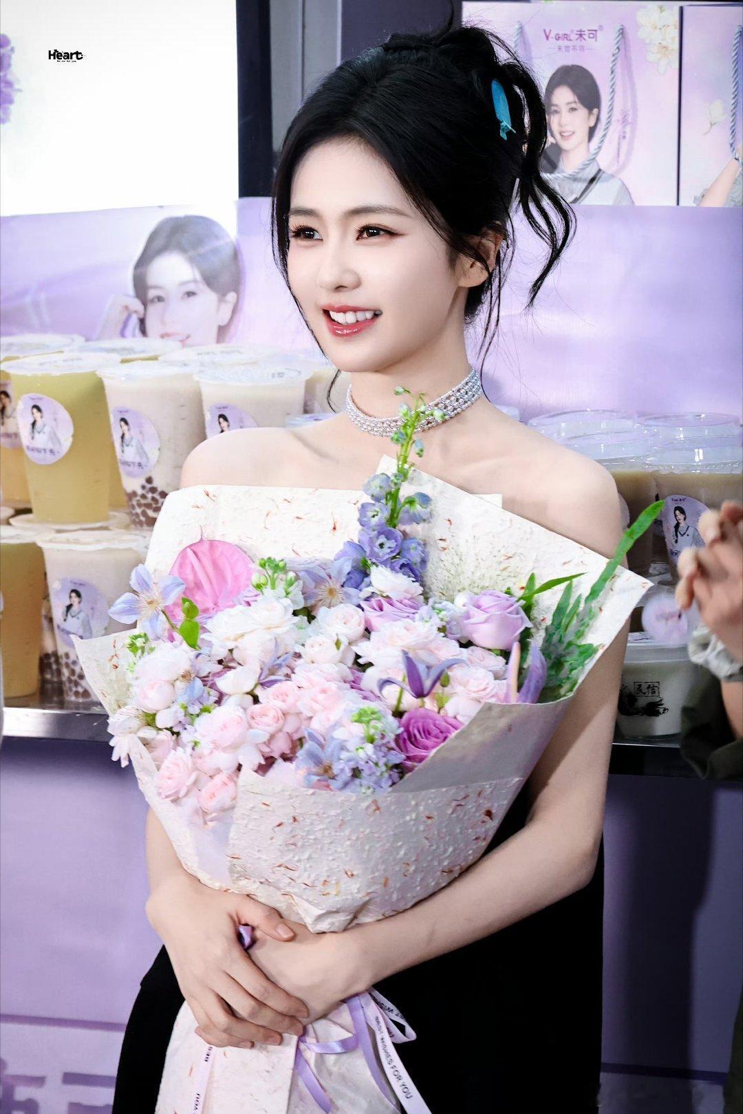 #白鹿[超话]# bl#白鹿王韵娜#bl#白鹿开到荼蘼#bl#白鹿#

我对你來說是一顆星也好 請你继续做我的宇宙吧

​