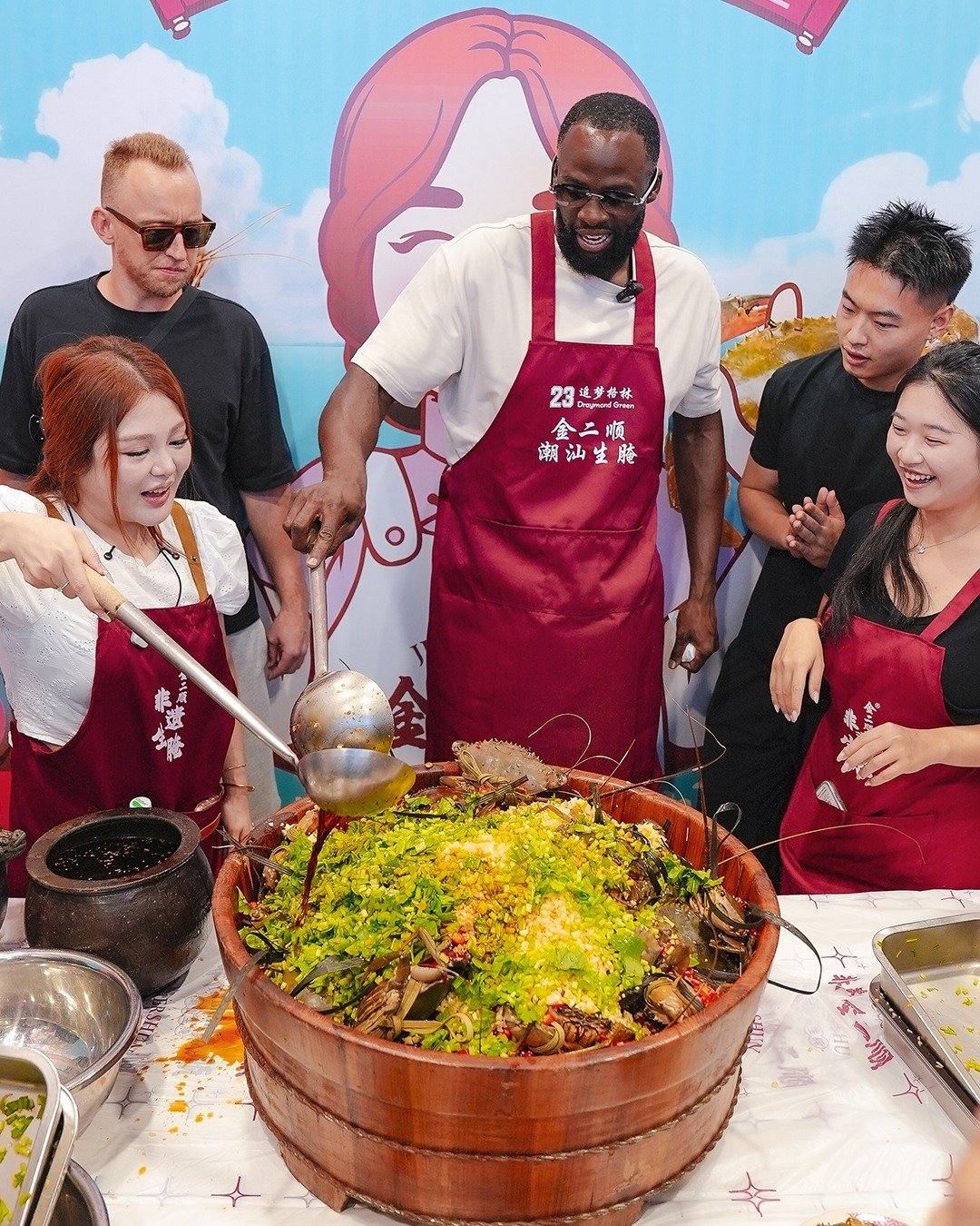 勇士官推晒追梦吉米在中国的火爆人气

Vibes are high on the Dubs' China tour 🙂‍↕️

#金州勇士##nba吐槽大会##金州勇士[超话]# ​